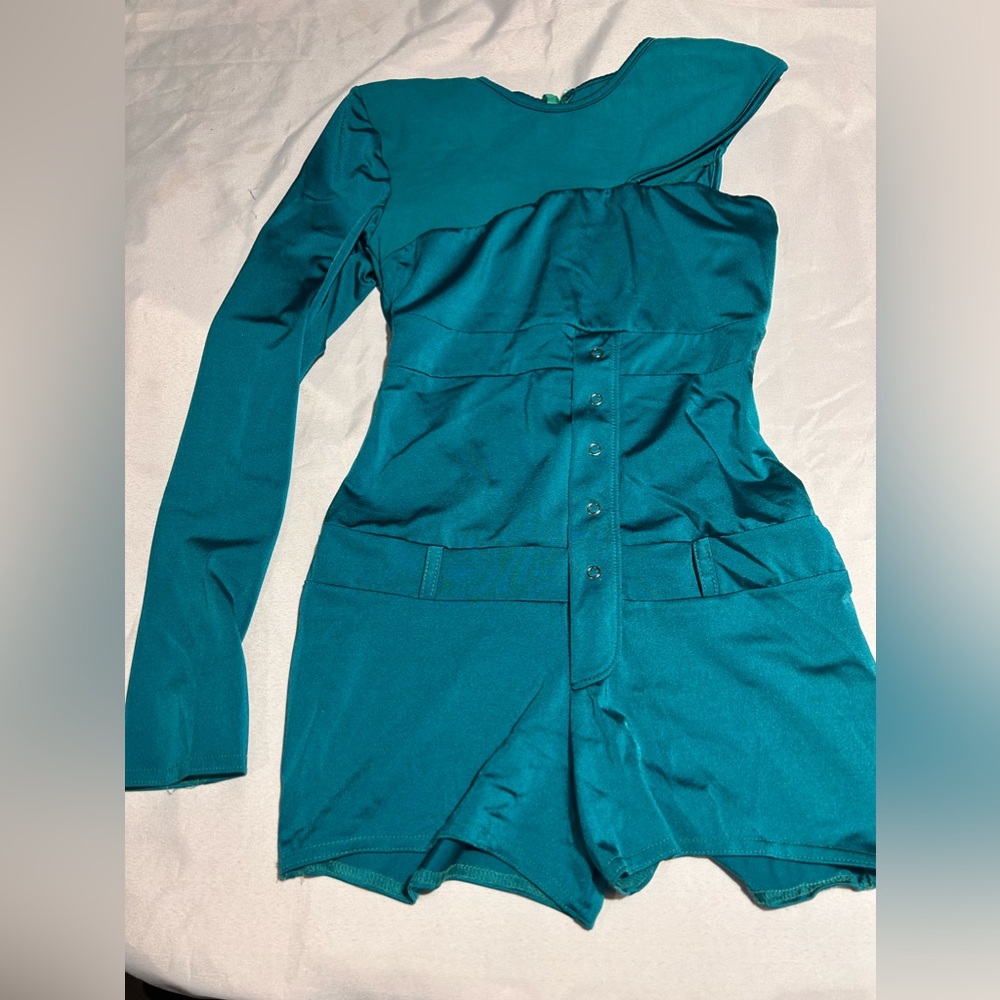 Kell’e Aqua short jumper dance suit Size Medium